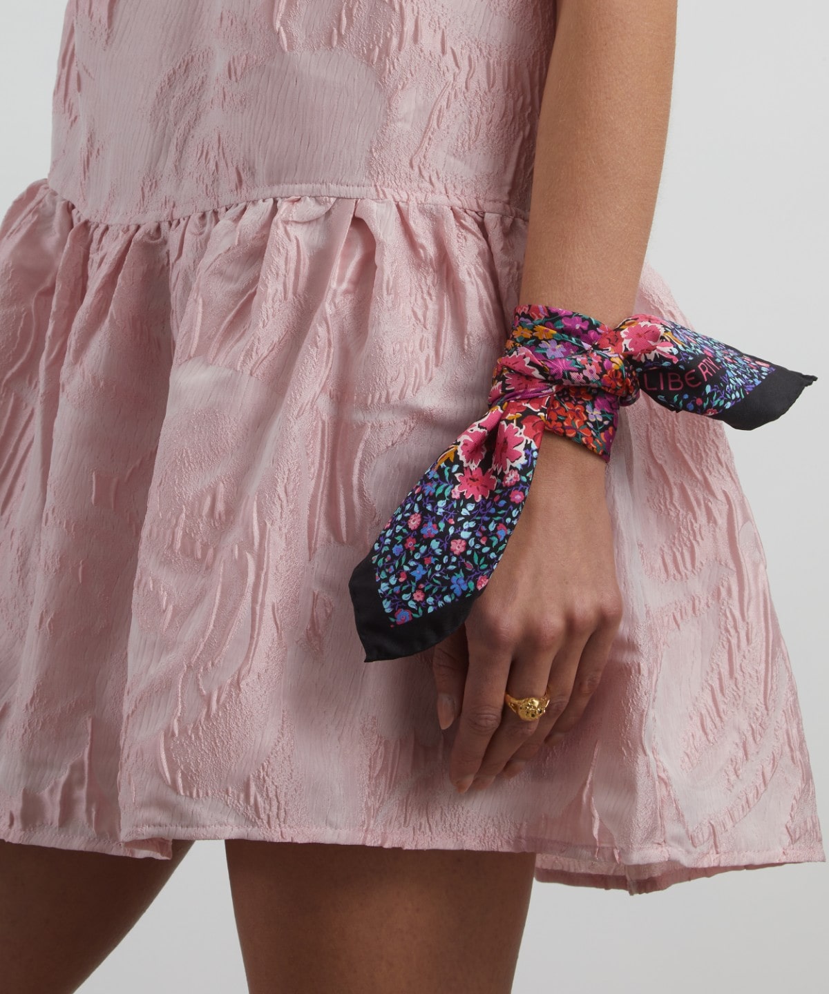 フローラル メドレー シルクツイル スカーフ 45