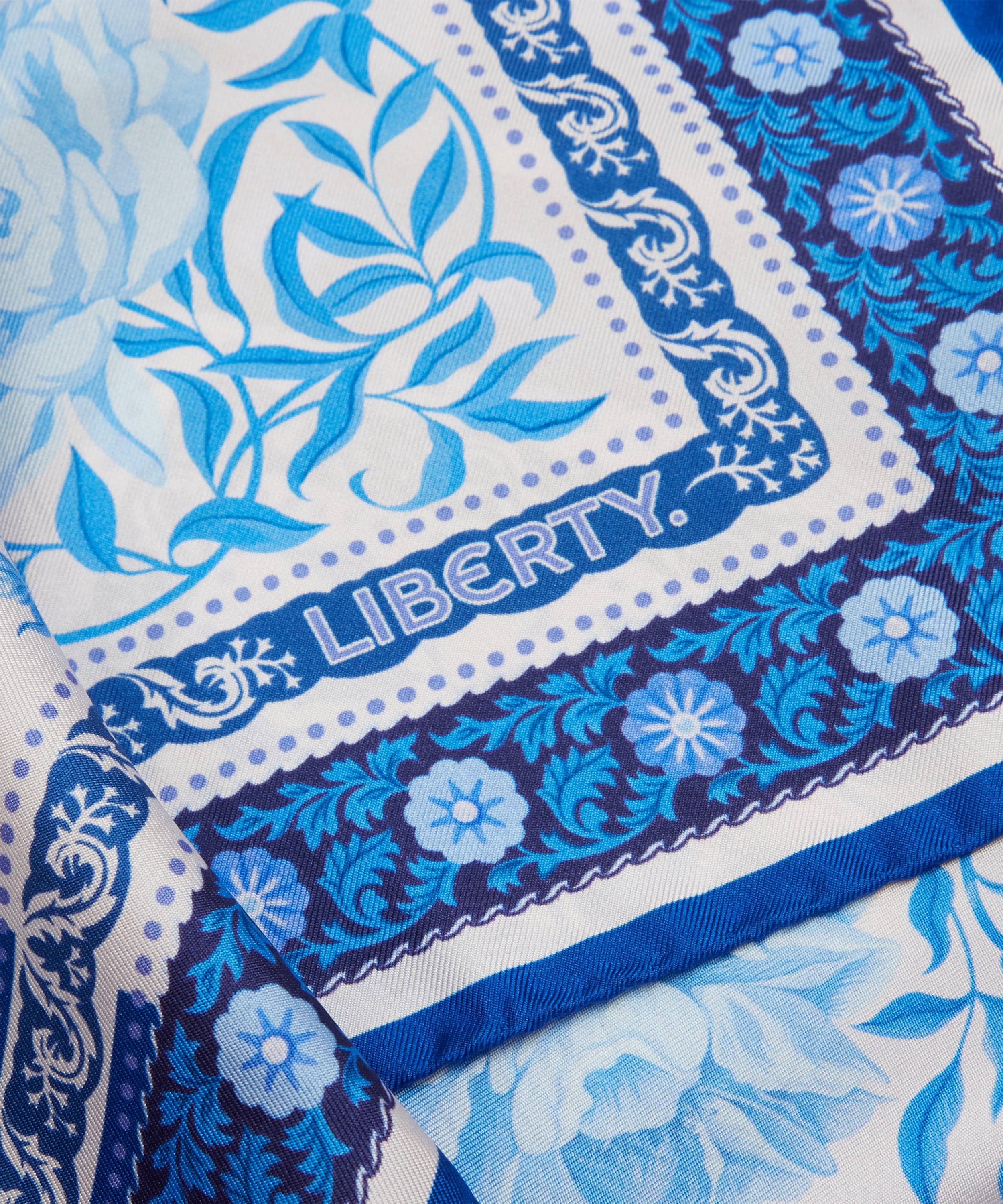 オーロラ 45x45 シルク ツイル スカーフ｜リバティ ロンドン Liberty London 公式オンライン