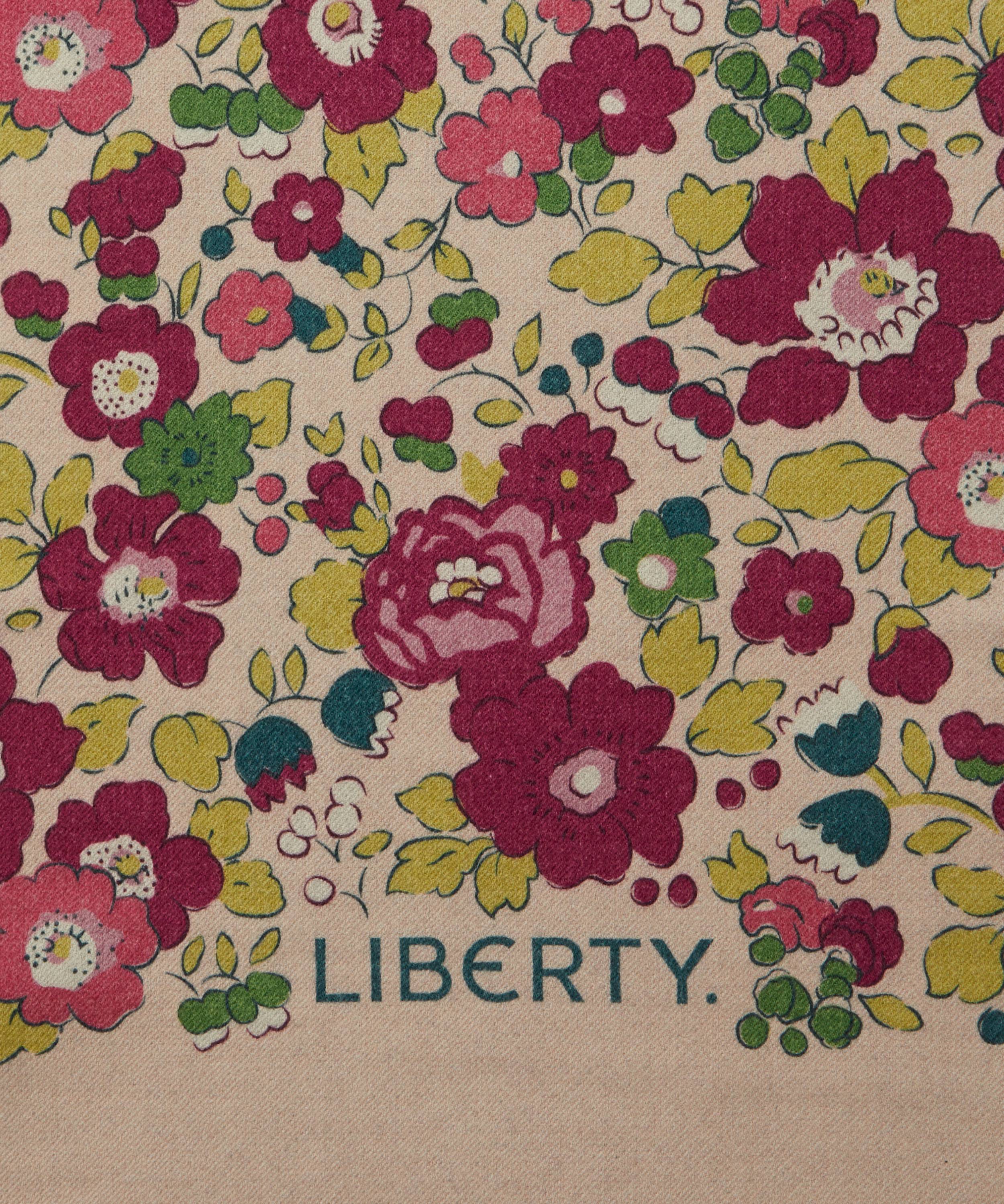 ベッツィ 48x8 ウール ストール リバティ Liberty 公式オンライン ベッツィ 48x8 ウール ストール リバティ Liberty 公式オンライン