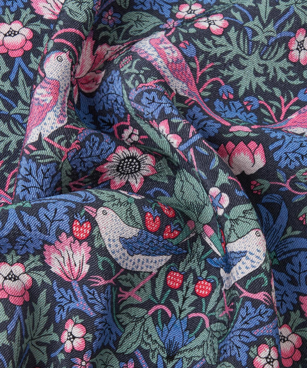 ストロベリー・シーフ 丹後ちりめん90cm角風呂敷