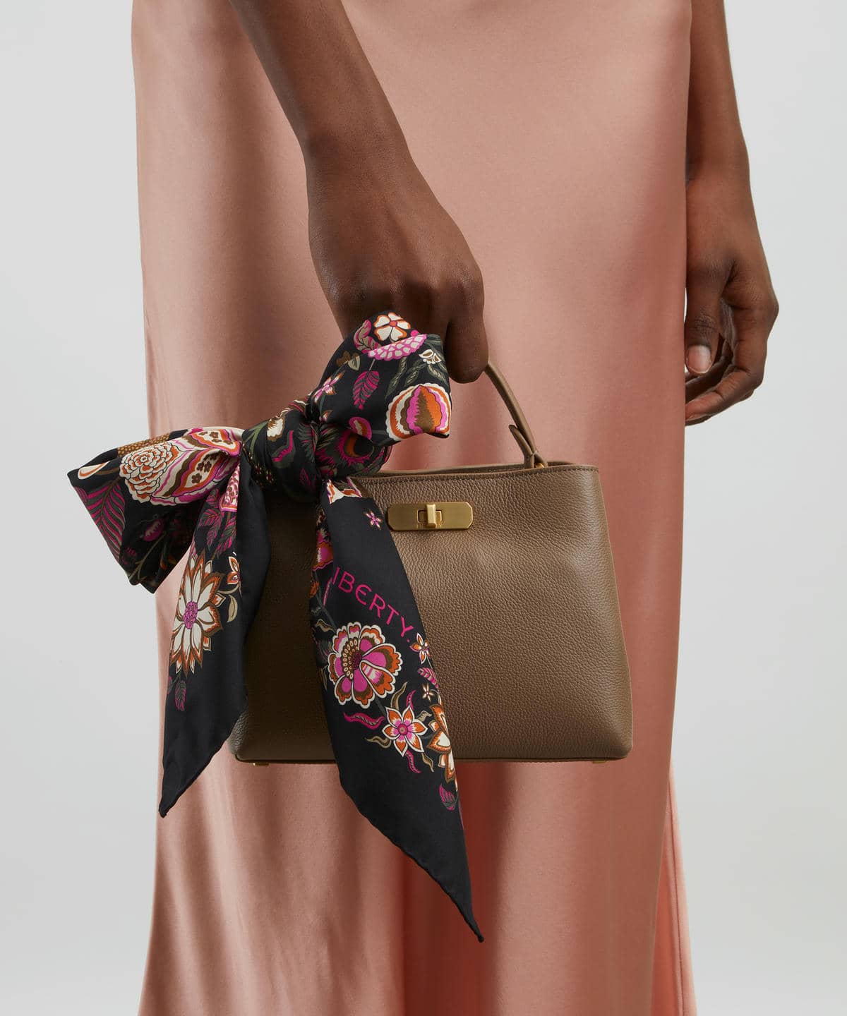 トロピカル ツリー オブ ライフ シルクスカーフ 90